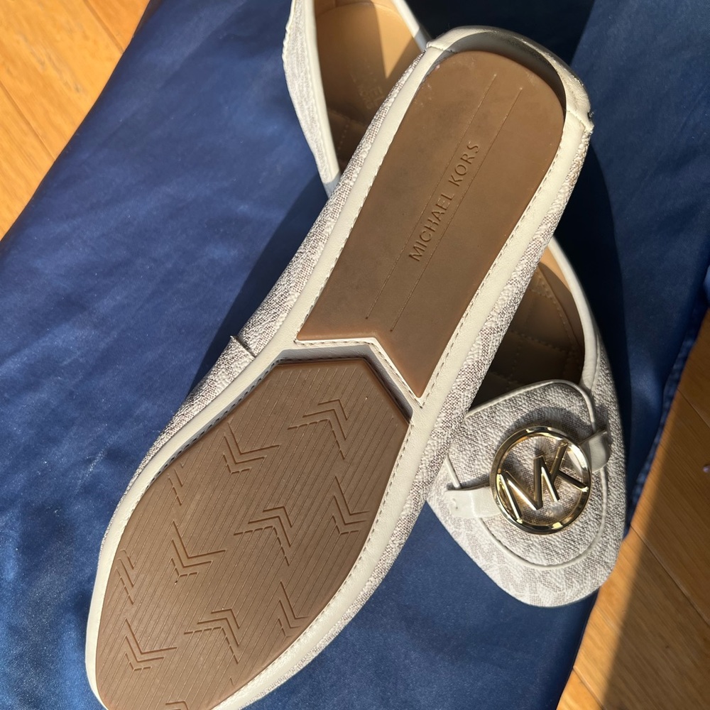 Stylish flats by Michael Kors. Size 10. EXCELLENT condition.